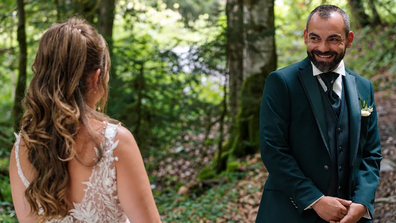 Tiphaine and Nicola see each other before their ceremony